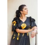 Sreemukhi Instagram - Start music reloaded! ☺️ Outfit @rekhas_couture Styling @kirthana_sunil PC @chinthuu_klicks Earrings @bandhanemporio Makeup @nookesh.malla Hair @gopi_bridal_makeovers