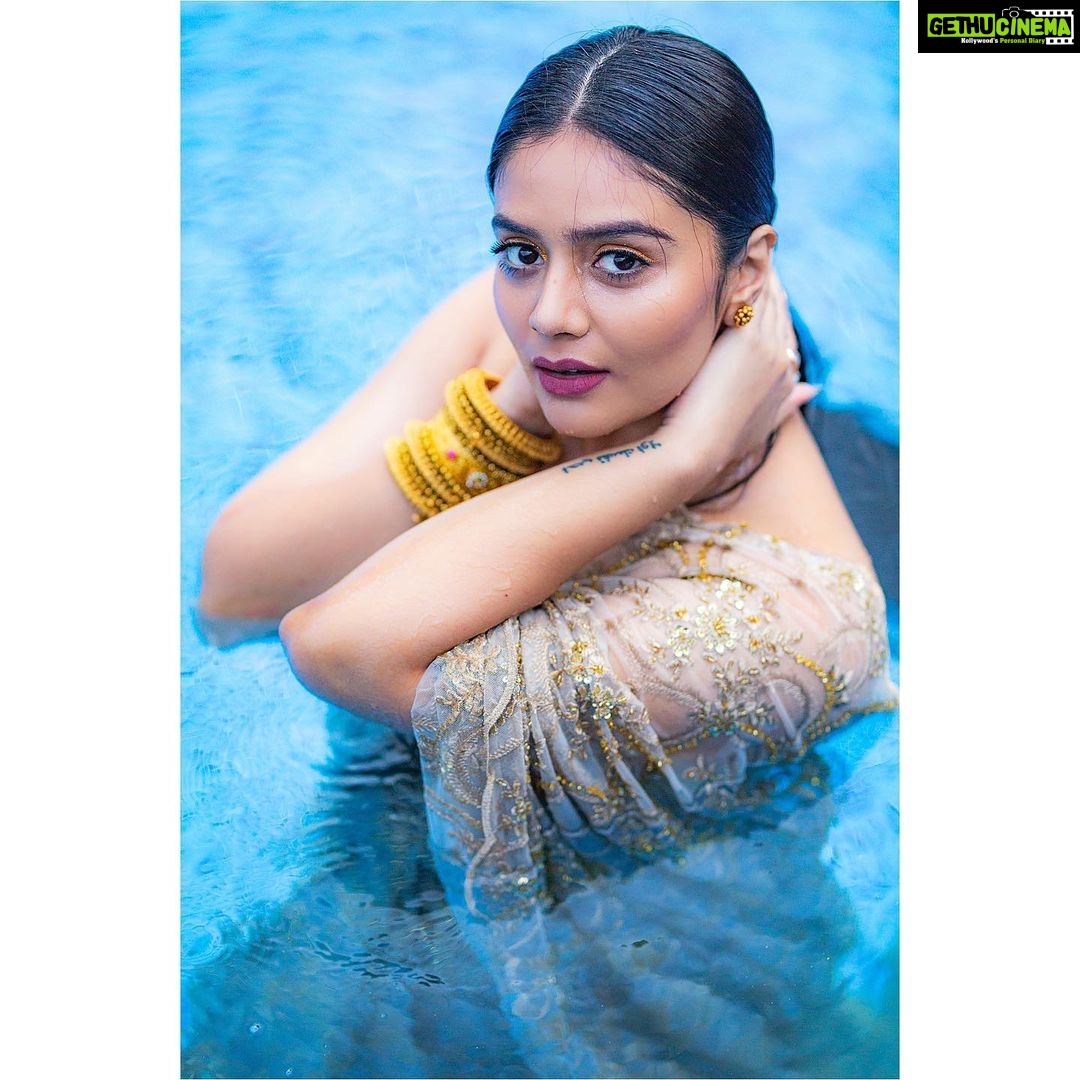 Sreemukhi Instagram - Water baby! 😛☺️ Outfit @rekhas_couture in association with @sowbhagyamatchings Concept & Styling @kirthana_sunil Fabric assistance @naga.ashish PC @chinthuu_klicks Jewellery @bandhanemporio Make up @nookesh.malla Hair @srinu_hairstylist Location @prismhyderabad #sreemukhi Prism Club and Kitchen