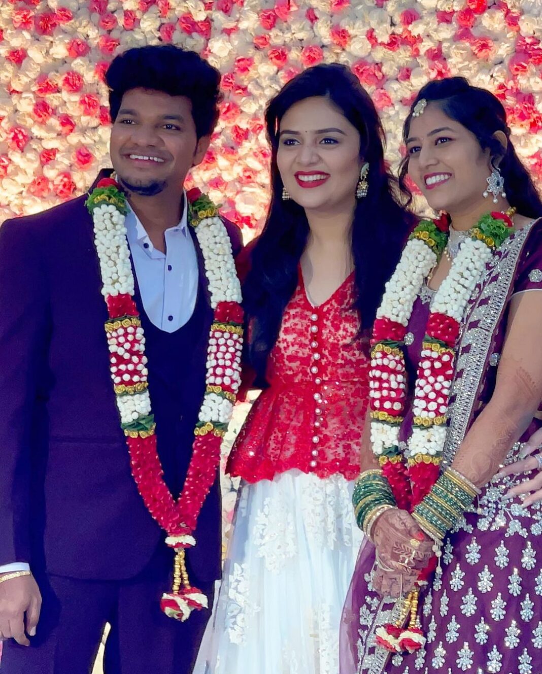Sreemukhi Instagram - Happily ever after! ❤️
God bless @jabardasth_avinash and @anuja_vakiti ❤️🧿
#sreemukhi #mukkuavinash #avija
Styled by @impriyankasahajananda
Outfit @bhargavi.amirineni
Earrings @kushalsfashionjewellery Sreemukhi Instagram - Happily ever after! ❤️ God bless @jabardasth_avinash and @anuja_vakiti ❤️🧿 #sreemukhi #mukkuavinash #avija Styled by @impriyankasahajananda Outfit @bhargavi.amirineni Earrings @kushalsfashionjewellery