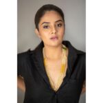 Sreemukhi Instagram - Bold, Brave and Beautiful! 🖤 PC @chinthuu_klicks Styling @kirthana_sunil Jewellery @bandhanemporio Make up @nookesh.malla Hair @srinu_hairstylist #sreemukhi #photoshoots