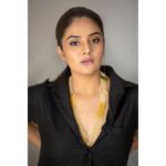 Sreemukhi Instagram – Bold, Brave and Beautiful! 🖤
PC @chinthuu_klicks 
Styling @kirthana_sunil 
Jewellery @bandhanemporio 
Make up @nookesh.malla 
Hair @srinu_hairstylist
#sreemukhi #photoshoots