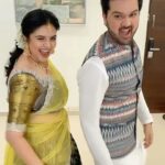 Sreemukhi Instagram - Finally convinced him to dance for my reel! Adipoli with @sushruth ❤️🧿 #sreemukhi #sushruth #adipoli #reels #reelsinstagram #brother #reelpannungafeelpannunga