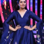 Sreemukhi Instagram – Saregamapa on @zee_telugu now!
Outfit by @rekhas_couture 
Styling @kirthana_sunil 
Make up @nookesh.malla 
Hair @srinu_hairstylist