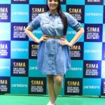 Sreemukhi Instagram - Hosting SIIMA this year! Loved my casual outfits for #PantaloonsSIIMA on 14th and 15th September in Dubai that I picked out from Pantaloons store in Hyderabad today! #PantaloonsSIIMA