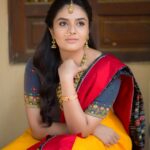 Sreemukhi Instagram - In this royal looks for GoldRush! ☺️😍 Outfit by @rekhas_couture Kirthana Clicked by @chinthuu1132 #designeroutfitdiaries #royallooks #Goldrush