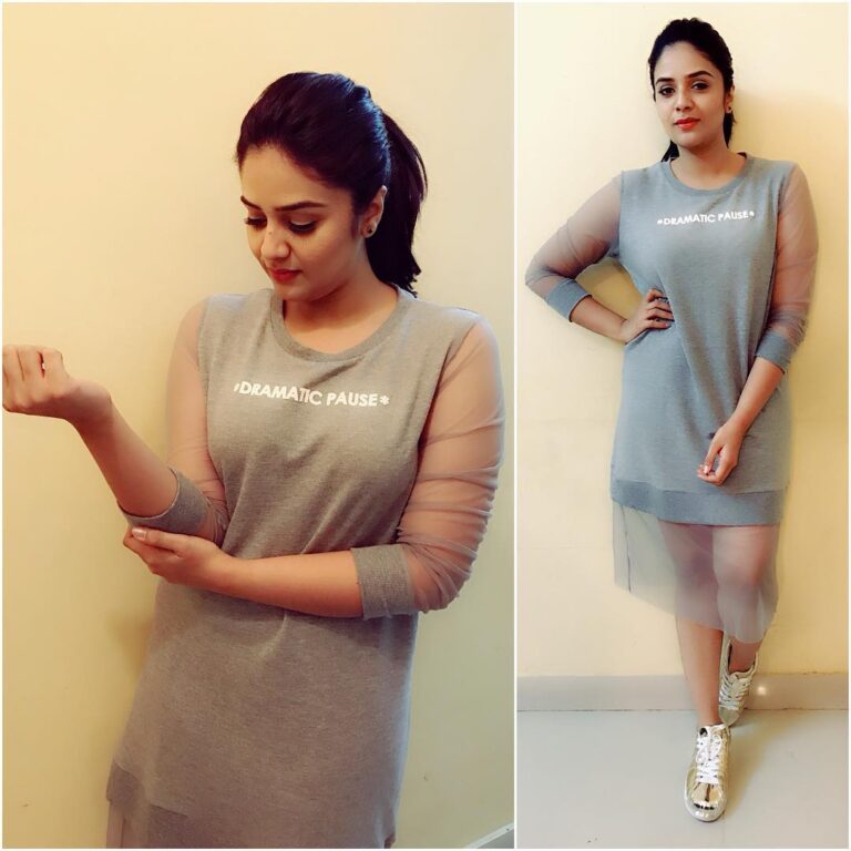 Sreemukhi Instagram - Pataas today in this chic outfit! 😍☺️ Styled by @rekhas_couture Kirthana! #designeroutfitdiaries #stylingdiaries #chiclooks #Pataas