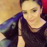 Sreemukhi Instagram – ‪When your Sundays start getting better even after work! 😍☺️😄 #Workmode ‬#shoottime #latenights Annapurna Studios