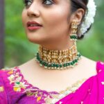 Sreemukhi Instagram - Makeup for the gorgeous and super talented @sreemukhi garu ❤️ For Shravana masam vacchindamma on ETV telugu! Do watch it on August 29th at 7:00 PM @gnapikaentertainments Hair by : @gopi_bridal_makeovers Outfit: @varahi_artstudio Photo courtesy: @chinthuu_klicks Jewelry: @petalsbyswathi Styling: @impriyankasahajananda #sreemukhiarmy #sreemukhifans #sreemukhi #teamsreemukhi #anchorsreemukhi #patassreemukhi #ramulammaarmy #etvtelugu #sitaramaha #celebritymakeupartist #celebritystyle #celebrityface #hyderabadmakeupartist #telugureels #teluguactress #telugucelebrities #sravanamasam