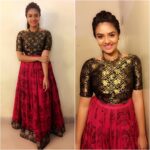 Sreemukhi Instagram – Each day has been a styling day! 😍☺️
Lovely outfit by Kirthana @rekhas_couture 
#designeroutfitdiaries #stylingdiaries