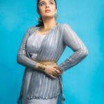 Sreemukhi Instagram - Comedy Stars ✨ Outfit @navya.marouthu Jewellery @aadyaah PC @chinthuu_klicks Make up @nookesh.malla Hair @praneetha_beautymakeover #comedystars #sreemukhi