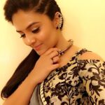 Sreemukhi Instagram - Shoot is happening! Jewelled! Braided! 😍☺️ #shoottime #jewelled #braided #Goldrush