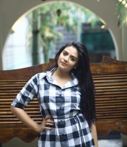 Sreemukhi Instagram - Random!! 😄 PC: @chinthuu1132 Chintu Outfit: @rekhas_couture Kirthana Location: @kavanah.in