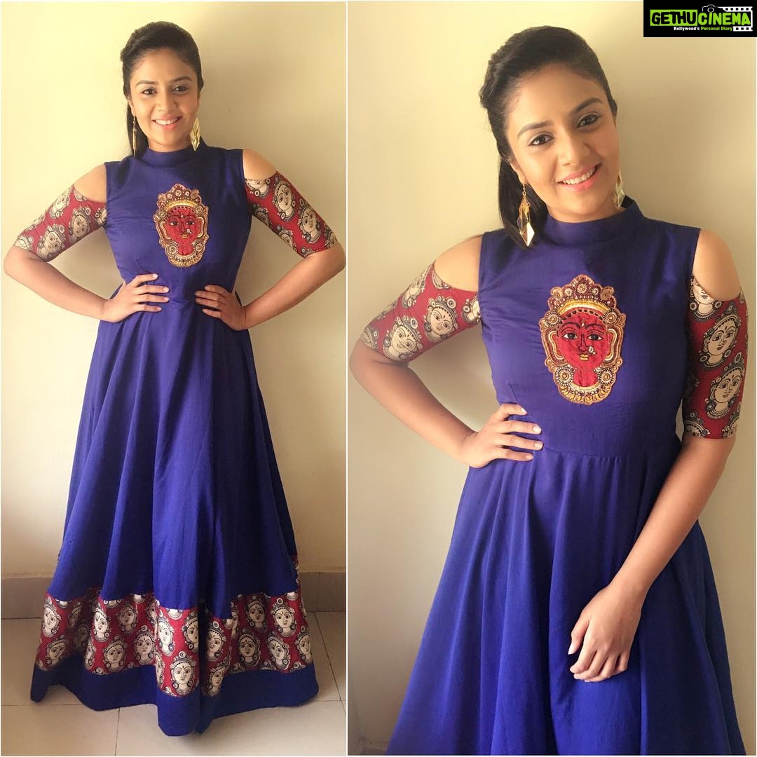 Sreemukhi Instagram - Kalamkari's from @rekhas_couture is never a NO! And the colours you choose for me kirthana 😍😘 #Kalamkaris #designeroutfitdiaries #brightblues