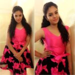Sreemukhi Instagram – From the sets of Pataas in this hot pinks! 😍☺😄 #Pataas #hotpinks #shoottime