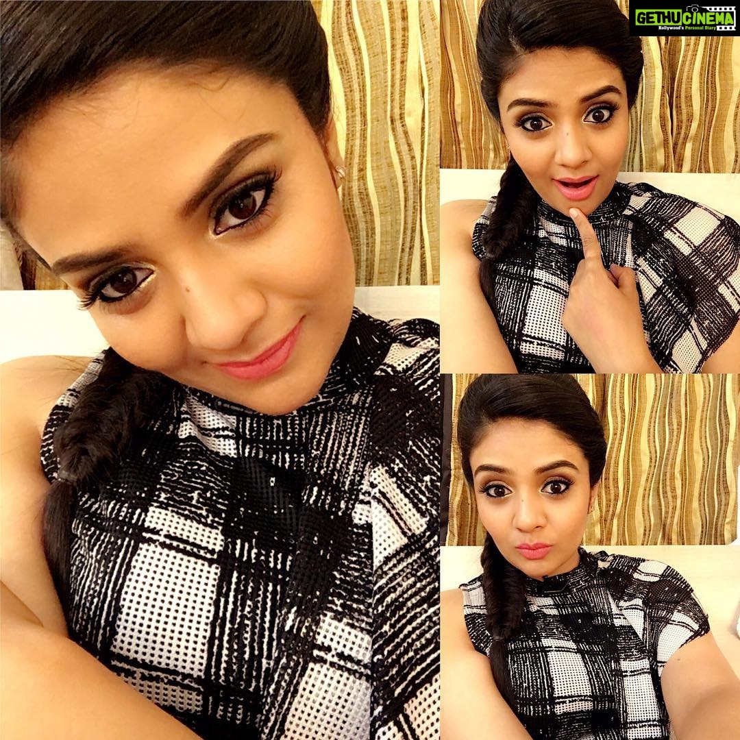 Sreemukhi Instagram - Going through the most hectic schedules of my life so far, and that's why a little inactive on social media! Travelling, shooting almost 20 hours round the clock a day, No sleep, no rest, but the love towards my job is intact! I love my job! Pataas is happening today! And I manage to click a few! ☺ #Hecticdays #nosleep #lovemyjob #Pataas #lovingeverymoment