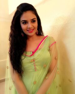 Sreemukhi Instagram - Shoot time in this lovely attires by @rekhas_couture Any guesses for what is it?! #designeroutfitdiaries #shoottime #guesskaro #traditional 😍☺️😁 Annapurna Studios