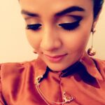 Sreemukhi Instagram - At shoot! The beautiful eye make up is done by my make up guy Nookayya.. Nookesh! #makeup #dailyroutine #shoots #eyemakeup 😍☺️😄