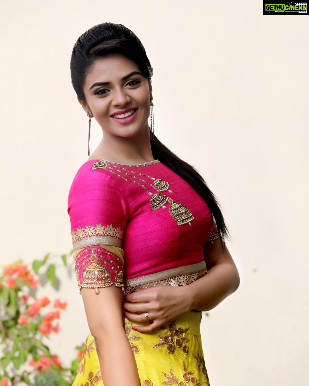 Sreemukhi Instagram - Profile pic material! Two millions on FB! #loveit😍☺️😄