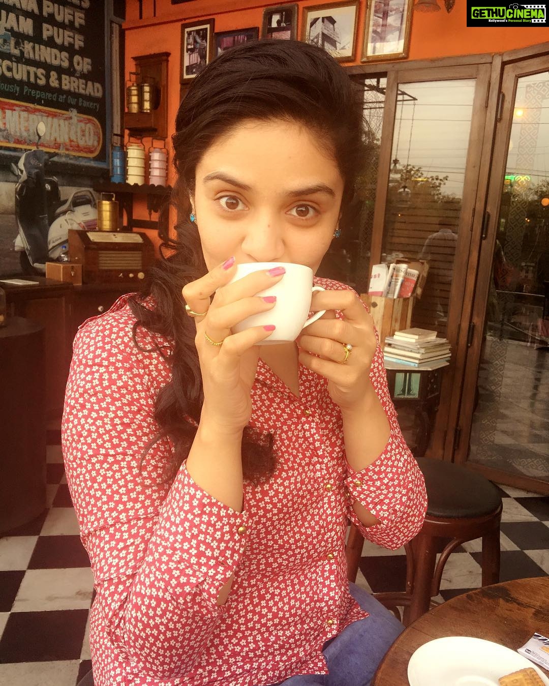Sreemukhi Instagram - And the yummy Irani chai post the lunch! #Iranichai #yummy #postlunch πβΊοΈπ