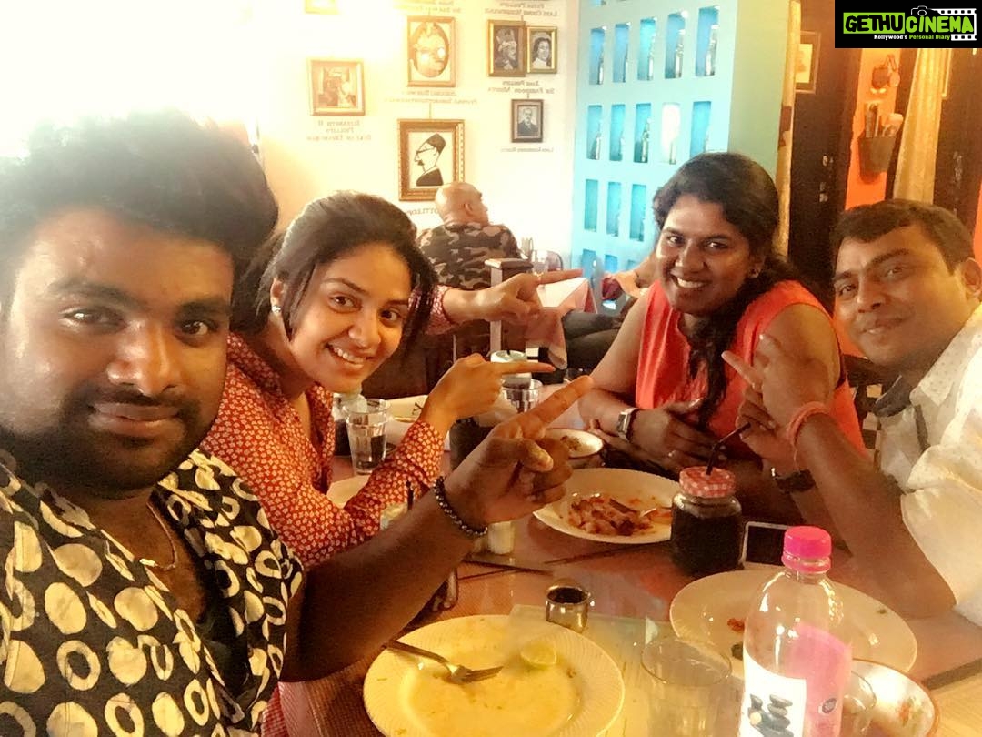 Sreemukhi Instagram - The most sweetest designers who has become a very good friend! Feels family in fact! Happy Birthday Kirthanaaaaaaaa!! Wishing you loads and loads of happiness!! #Kirthana #Happybirthday #family πβΊοΈππ