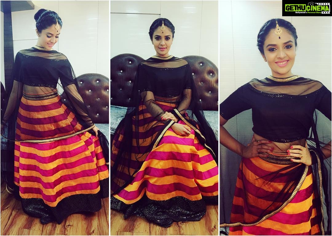 Sreemukhi Instagram - SSC in @rekhas_couture outfit by Kirthana! Completely Classy and Desi at the same! Loved this look at the recent times! πβΊοΈπ#designeroutfitdiaries #Classy #Desi #lovedit