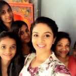 Sreemukhi Instagram - Shooting with these cuties of Sreemukhi Garage! #Pataas #SreemukhiGarage #cuties 😍☺️😁