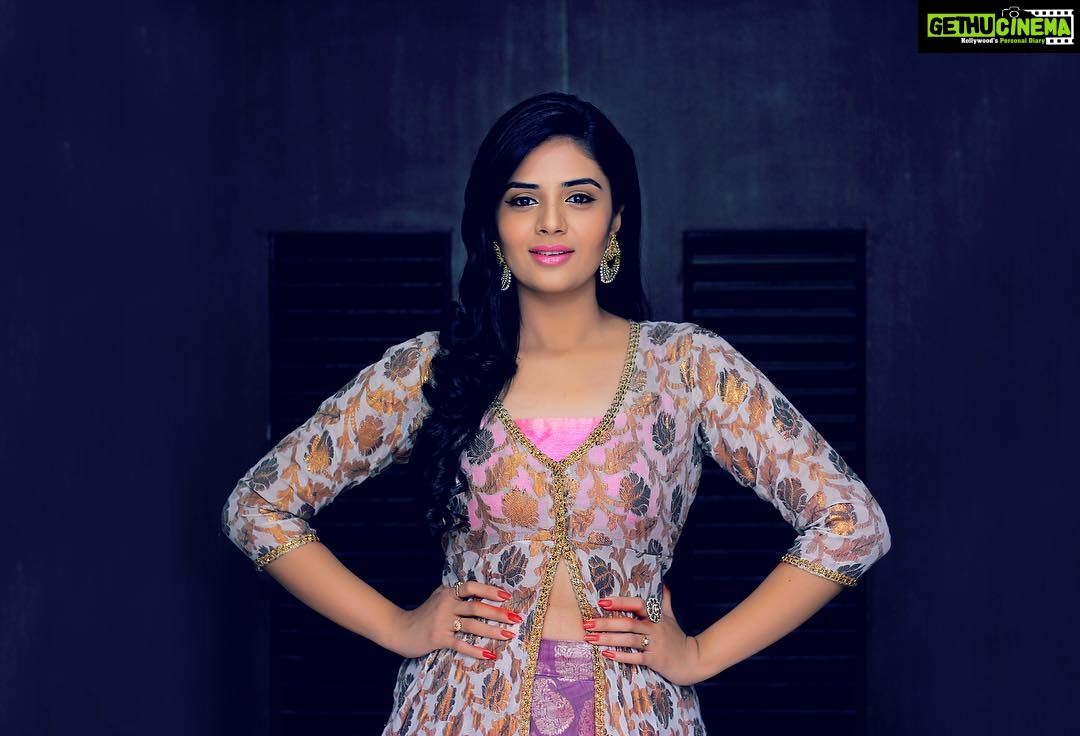 Sreemukhi Instagram - Lovely Photography! Designed by @rekhas_couture! PC: Chintu #photography #lovebeingcaptured #designeroutfitdiaries ☺️😁