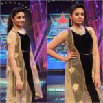 Sreemukhi Instagram – SSC on Zee today in @rekhas_couture by Kirthana! Kept it trendy and blingy in blacks and golds! Tune into Zee at 9pm! #SSC #Zee #designeroutfitdiaries #trendy #blingy #blackandgold 😍☺️😁