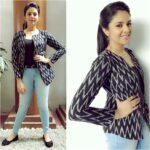 Sreemukhi Instagram – Oct Day 4! Shooting for Bhale chance le! Styling by Kirthana papa! Shoot MarathON is ON! #octdiaries #shoot #nonstopshootmarathon #Bhalechancele ☺️😁