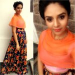 Sreemukhi Instagram – Kev Kabaddi Day 2 in this doll like outfits by Kirthana, Rekha Coutures! It’s gonna be a hectic day again!! #Kevkabaddi #Gemini #shoottime #designeroutfitdiaries 😍☺️😁 Kotla Vijay Bhaskar Reddy Indoor Stadium