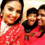 Sreemukhi Instagram - Kirthana my designer makes sure that I dress well for the show and Her son Arnav makes sure to make a perfect selfie moment! Such a cutie pie! Pataas is happening! #Pataas #shoot #fun 😍☺️😁