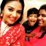 Sreemukhi Instagram – Kirthana my designer makes sure that I dress well for the show and Her son Arnav makes sure to make a perfect selfie moment! Such a cutie pie! Pataas is happening! #Pataas #shoot #fun 😍☺️😁