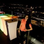 Sreemukhi Instagram - @1altitudesg 64th floor it is! @marinabaysands & @singaporeflyer are the views 😍 The most happening places! Loving it! #Singapore #1altitude #marinabaysands #singaporeflyer #fun ☺️😁 1 Altitude Rooftop Bar at 62 Floor Raffles Place Singapore