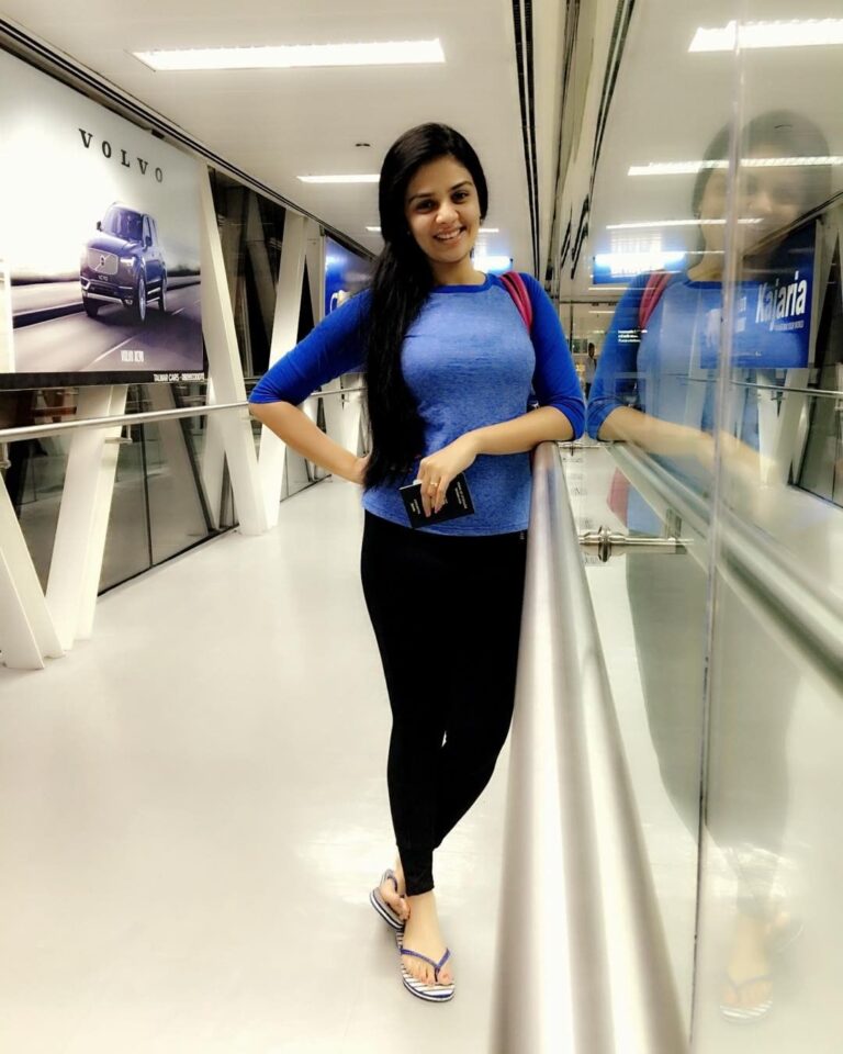 Sreemukhi Instagram - Off to Singapore after a super schedule of Super Serial Championship! Finally some sleep!! 😍😍 #Singapore #travel #sleep #goodnight Rajiv Gandhi International Airport Shamshabad, Hyderabad