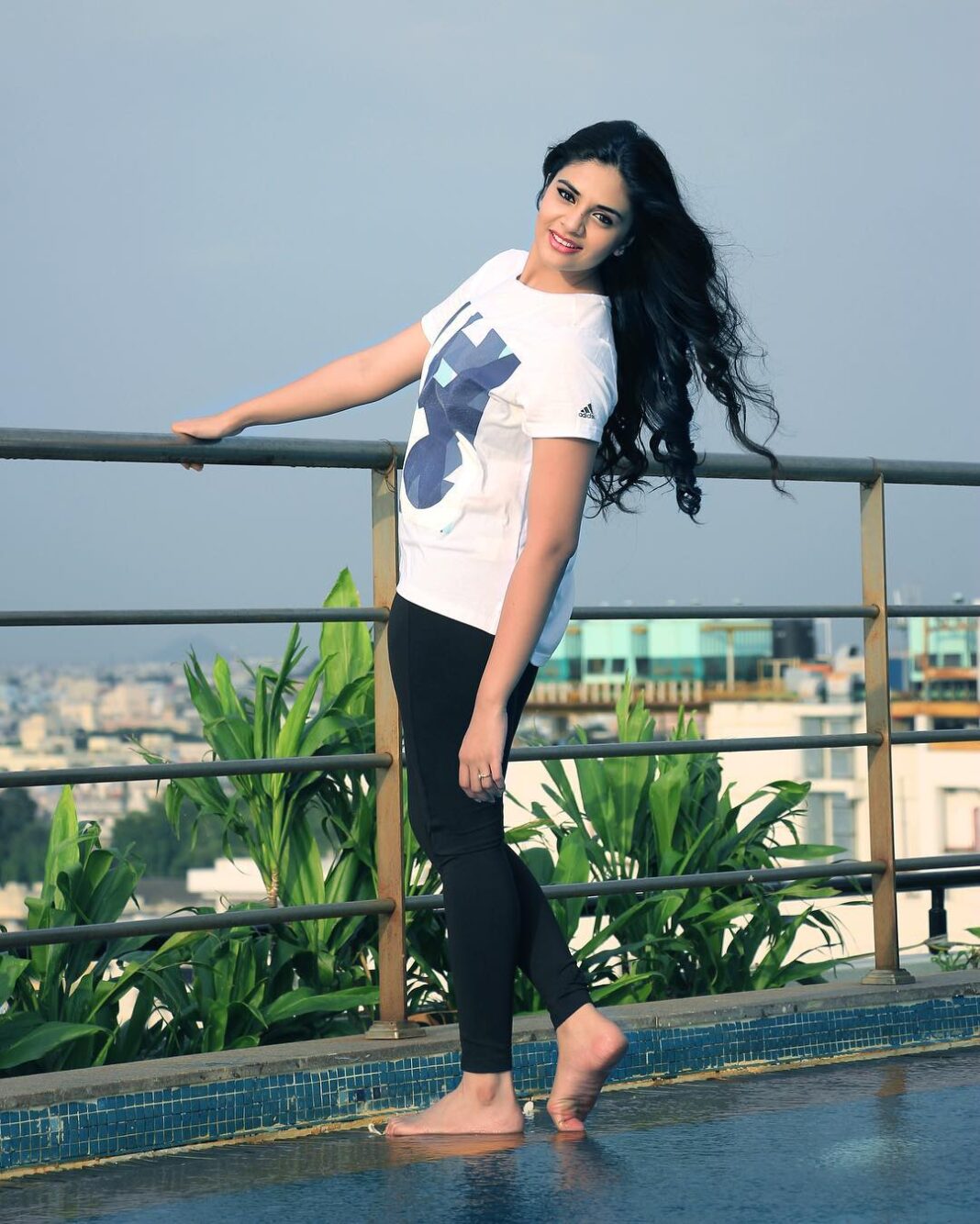 Sreemukhi Instagram - A very good morning! Back to HYD and I have realised that there are many pictures to share from the photoshoot of Vijayawada! Starting off with this! Happy Sunday guys! Love to all! #goodmorning #happysunday #happyme 😍☺️😁
