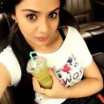 Sreemukhi Instagram - Made this detox juice all by myself! On a liquid diet for whole the day! Making sure to look fresh for the shoot same time! Challenging enough🙄😁 #detox #liquiddiet #Happysunday #feelslight #fresh #challenging ☺️😁