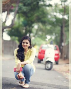 Sreemukhi Instagram - Working still from Thank you mithrama! And we touched the 1.5 million mark today! Happy Happy! #Thankyoumithrama #1.5million #happiness #workingstill 😍☺️😁