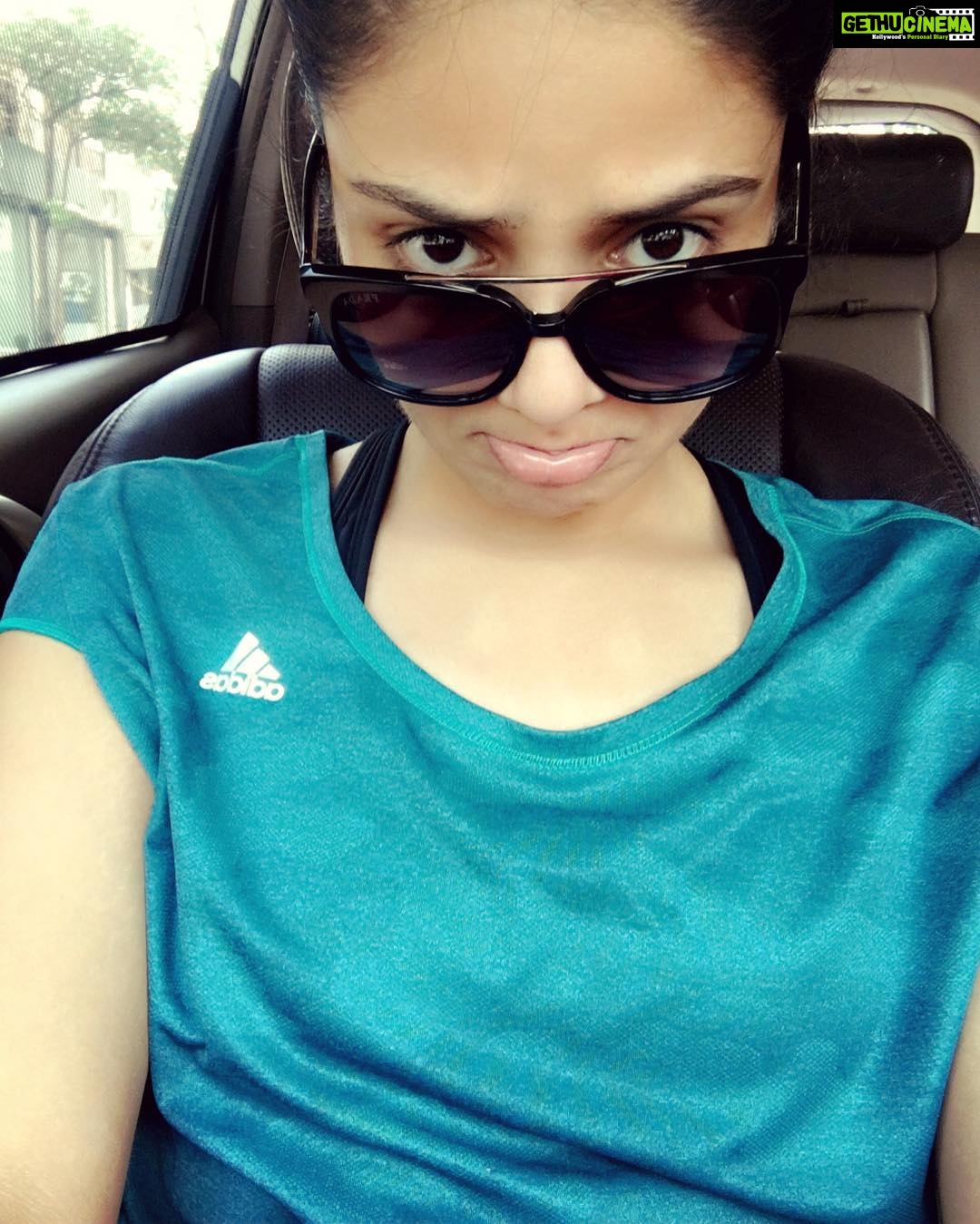 Sreemukhi Instagram - Good morning! Wish if a day had more hours!๐On the way to gym knowing that I can't exactly spend a hour too! On other hand, hosting Mirchi Music Awards South today evening๐๐๐ I being a crazieeeee music lover! Longggg day to go! #Mirchi #gymtime #nomuchtime #rushrush #goodmorning