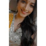 Srinidhi Ramesh Shetty Instagram - Blurry love 💛