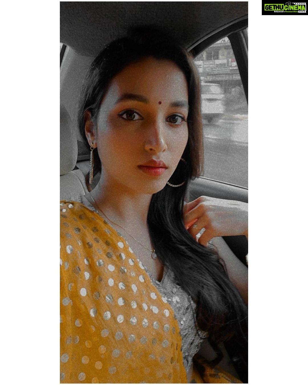 Srinidhi Ramesh Shetty Instagram - Blurry love 💛