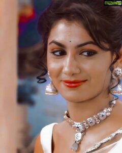 Sriti Jha Instagram - Palko ki thandi chhaon mein
Sapno ki pariyaan soti hain
Aisi bhi baatein hoti hain...