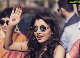 Sriti Jha Instagram - Gotta keep dancin darntootin!!