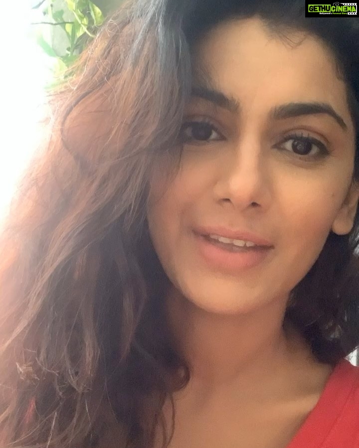 Sriti Jha Instagram - #Bebaakee kya hai @altbalaji @zee5premium, kya aapko pata hai? #Bebaakee, lets wait for 6pm to find out! @ektarkapoor @therealkushaltandon @karanjotwani @Jyot10 @balajitelefilmslimited @chloejferns @Jaya_misra @Muzzudesai @rittichopra @kanupriya.agarwal02 @bhavyabhawan07 @shadabpeshimam @anil.katke @ketansgupta @vic41173