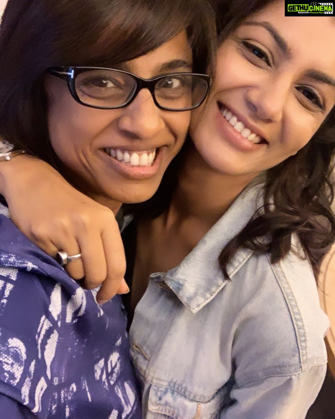 Sriti Jha Instagram - There are some people who’ll stay… stay through your best… stay through your worst… they’ll help you survive… they’ll be the hug you need.., There’s only a few people who let you jump in joy with no fear because we know there’s someone to catch us when we fall and Lata mam - thank you for being that person for me#I love you so much!!! @lata_sreedhar #person #gratefulforyou
