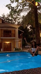 Sriti Jha Instagram - My first waterline (amateur hi sahi)
Kaaleen’s first dip 
Got on the line after almost two weeks and everything makes sense now :)))
#slacklining #waterline #kaaleen