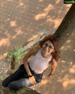 Sriti Jha Instagram - Ghum aur khushi me fark na mehsus ho jaha
Mai dil ko us maqaam pe lata chala gaya
- Sahir Ludhianvi