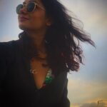Sriti Jha Instagram – Rukh hawaaon ka jidhar ka hai
Udhar ke hum hain…