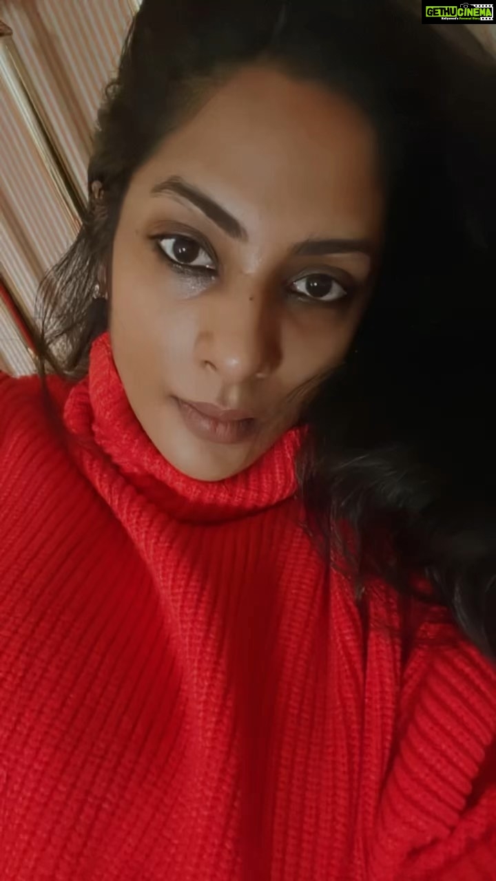 Sriya Reddy Instagram - Clearly loving the colour orange 🍊!