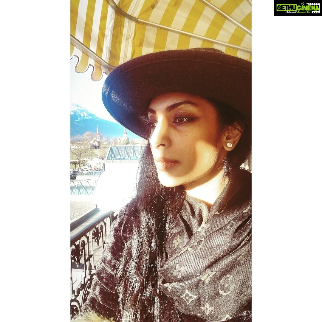 Sriya Reddy Instagram - The love for shadows !