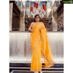 Sriya Reddy Instagram – Saree by @sabyasachiofficial styling and 📷 @rachelstylesmith